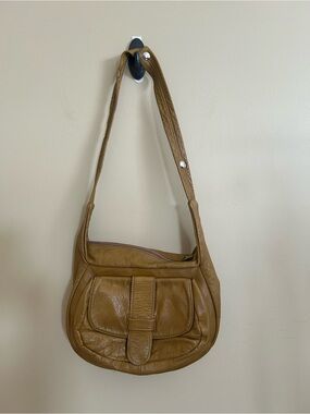 Women's Tan Leather Vintage Shoulder Bag/ Purse.